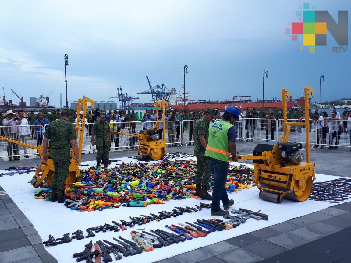 Destruyen más de tres mil juguetes bélicos recolectados en municipios de Veracruz