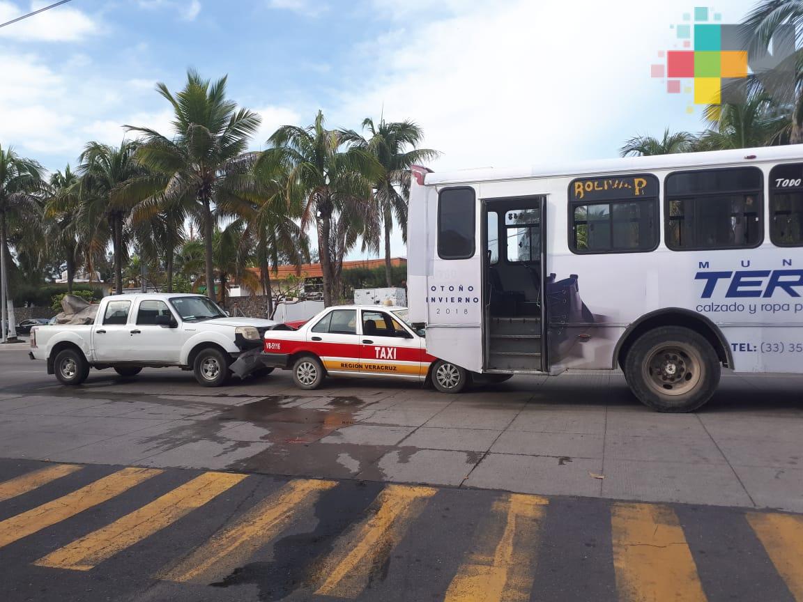 Se registra accidente en bulevar Adolfo Ruiz Cortines de Boca del Río, sin lesionados