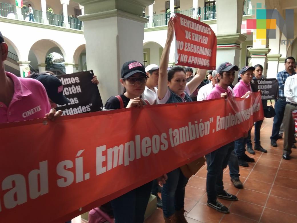 Comerciantes de Plaza Ánimas exigen al alcalde rehabilite estacionamiento