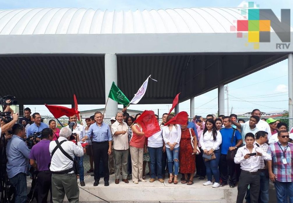 Gobernador Yunes encabeza inicio de trabajos de pavimentación en colonia de Veracruz
