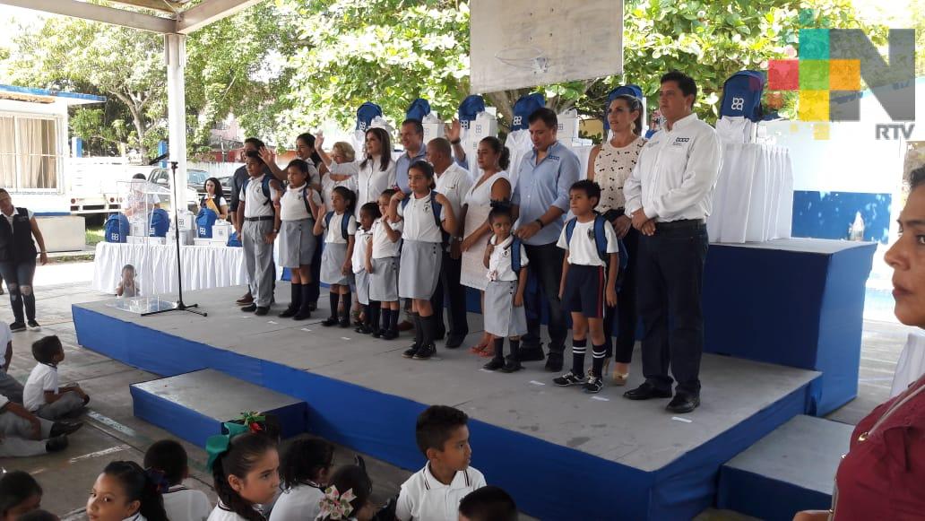 Ayuntamiento y DIF de Boca del Río entregan paquetes escolares