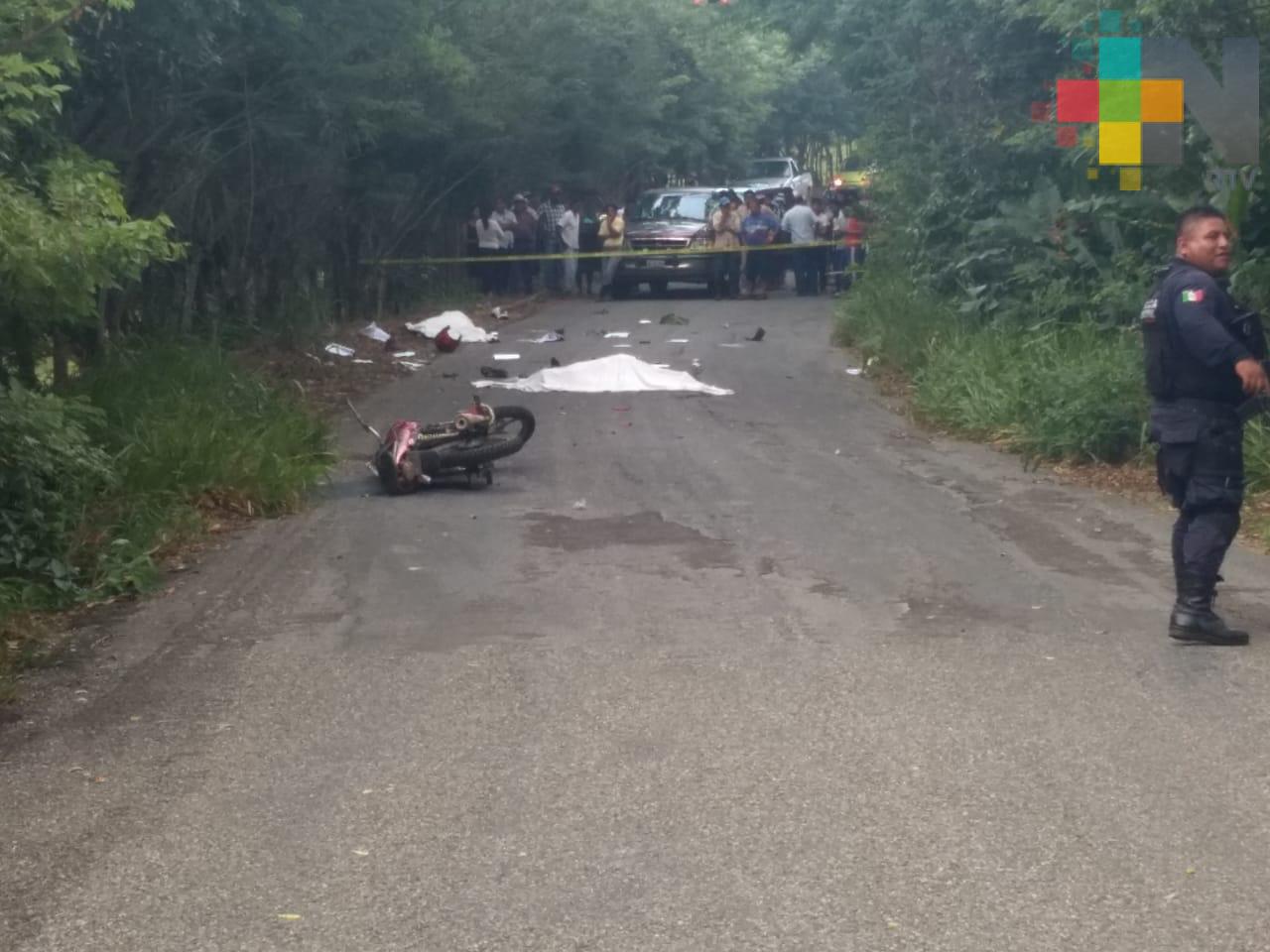 Fallecen dos estudiantes al ser arrollados por un tractocamión en Agua Dulce