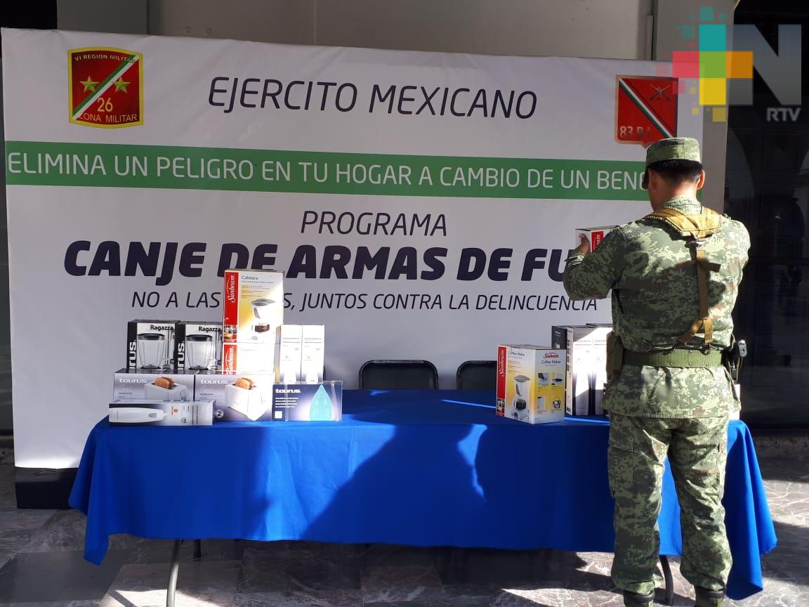 Sedena realiza canje de armas en bajos del palacio municipal de Veracruz