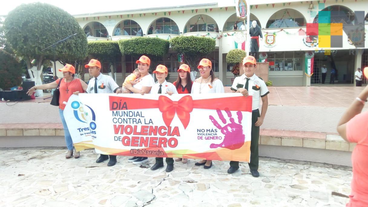 Marchan mujeres de Tres Valles promoviendo la no violencia contra este género