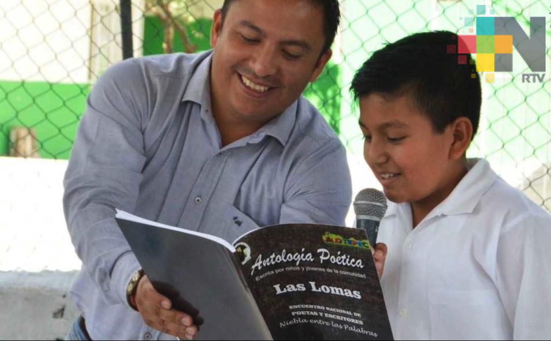 Alumnos de la comunidad Las Lomas elaboran una Antología Poética