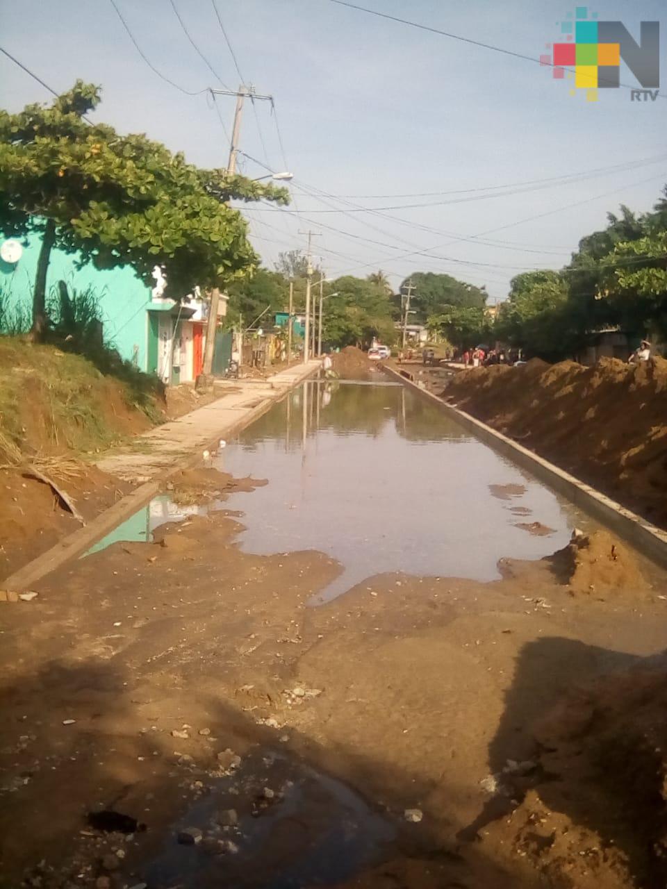 Colonos piden que ayuntamiento modifique obra de pavimentación; temen inundaciones
