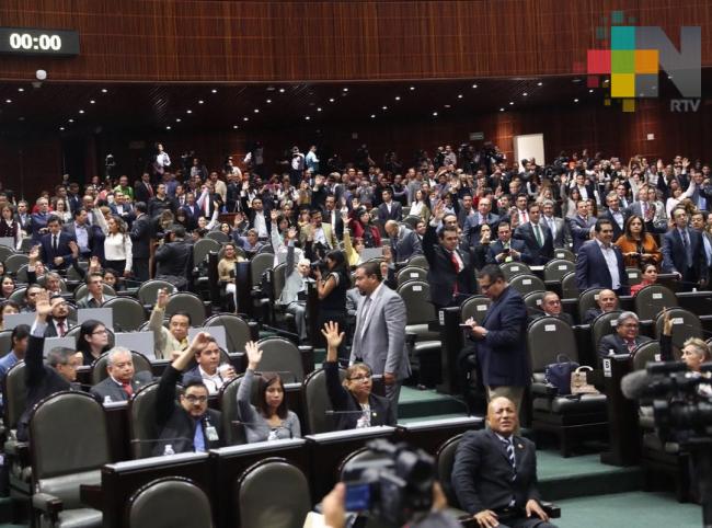 Avalan diputados ley para que ningún servidor gane más que el presidente