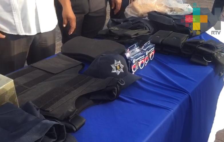 Equipan a policías municipales de Tierra Blanca