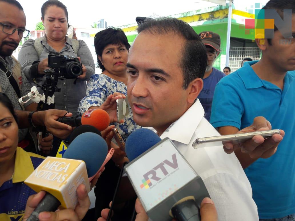 Realizan obras de pavimentación en colonia dos Caminos del puerto de Veracruz