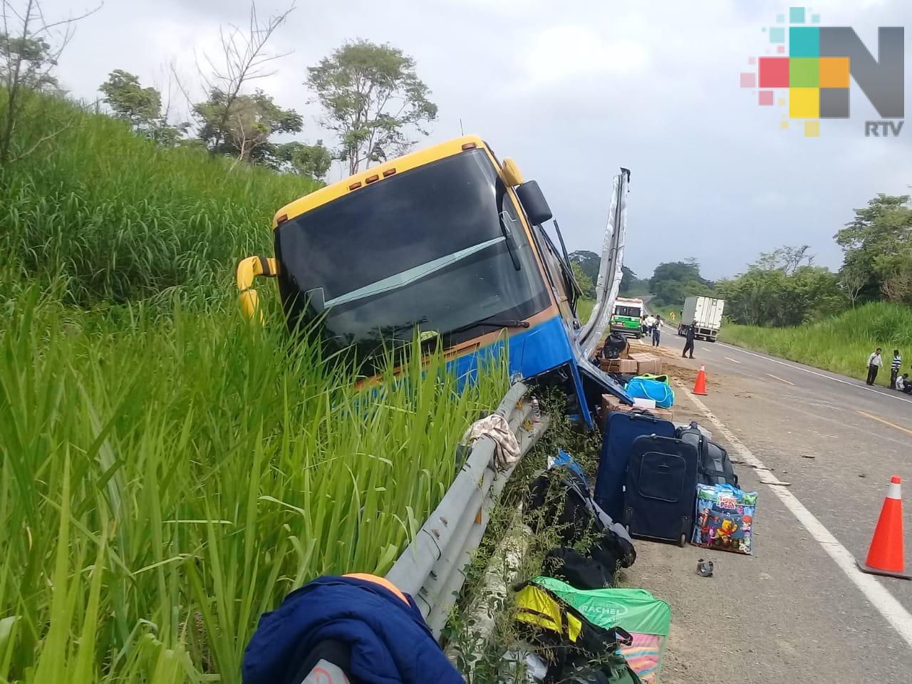 Choca autobús en la carretera Las Choapas–Ocozocoautla