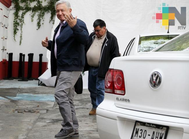 López Obrador encabeza reunión con gobernadores de cinco estados