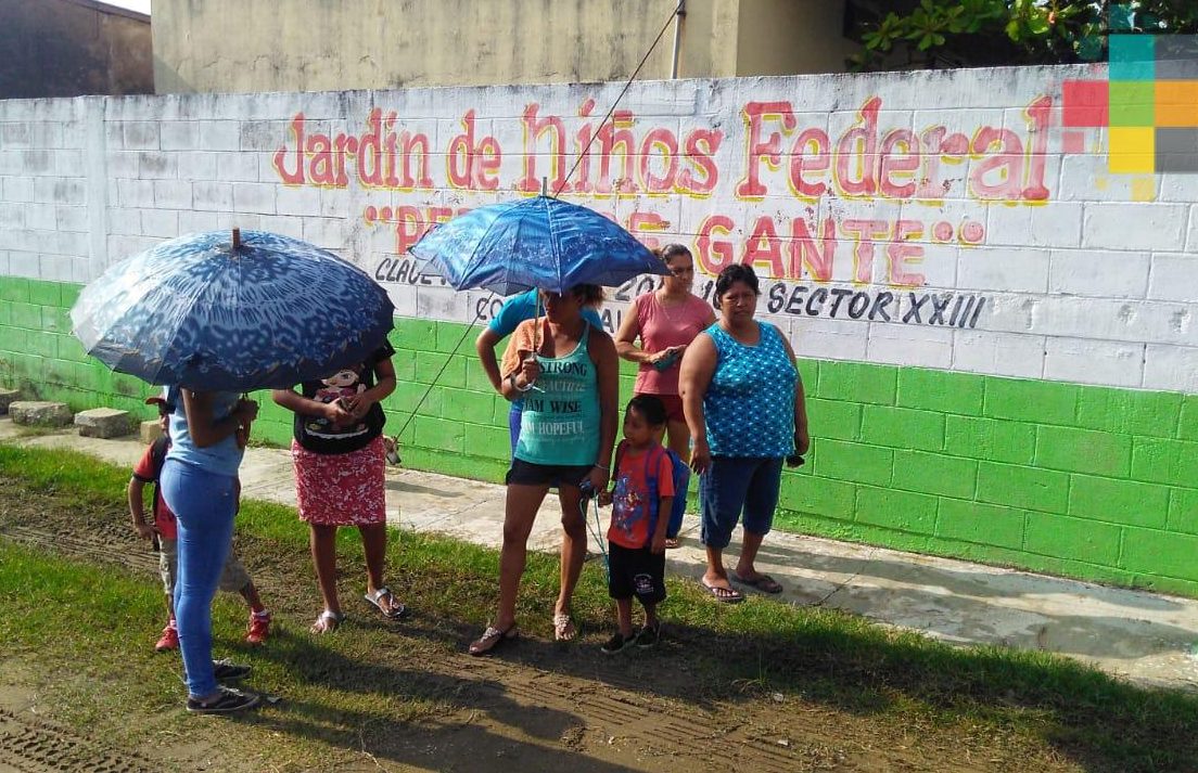 Acusan a director de jardín de niños por dejar el plantel y llevarse dinero de inscripciones