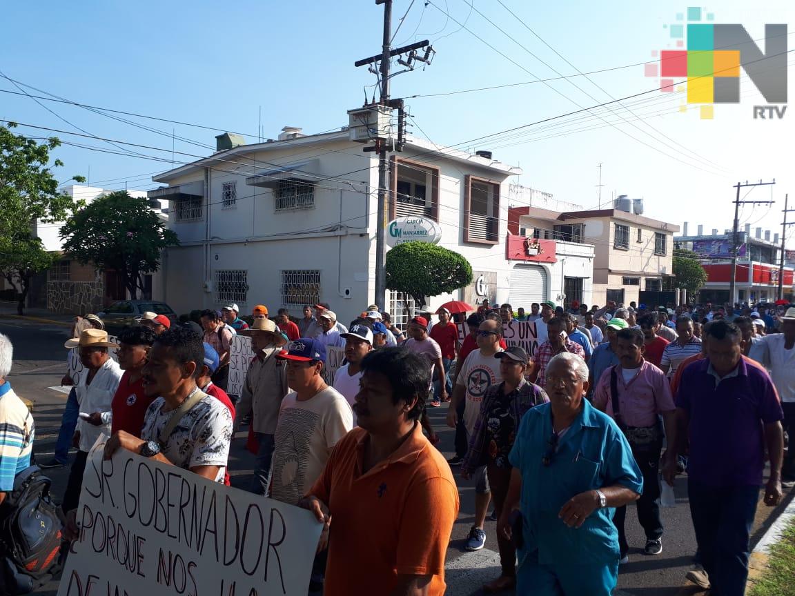 Se manifiestan extrabajadores de SAS en la ciudad de Veracruz