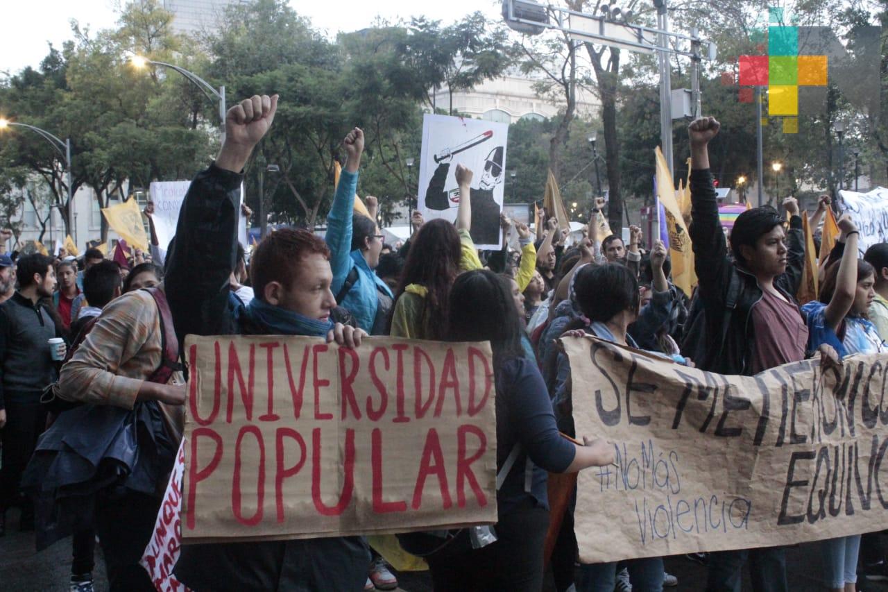 Miles de jóvenes conmemoran la Marcha del Silencio