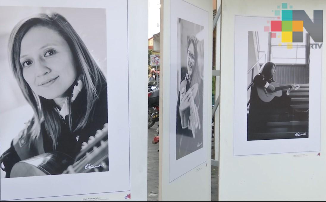 Continúa la exposición fotográfica Musas Xalapeñas en la galería Carlos Fuentes