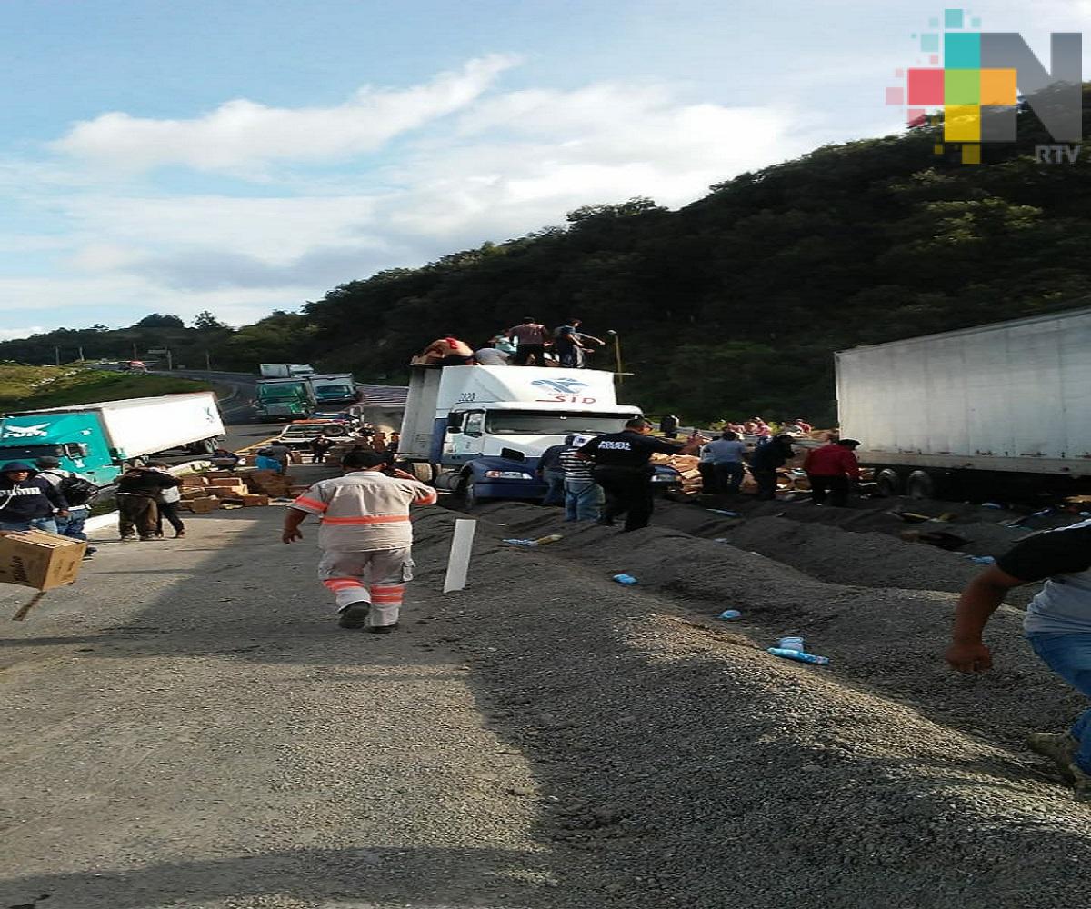 Mueren tres personas arrolladas mientras hacían rapiña a un tráiler, en Cumbres de Maltrata