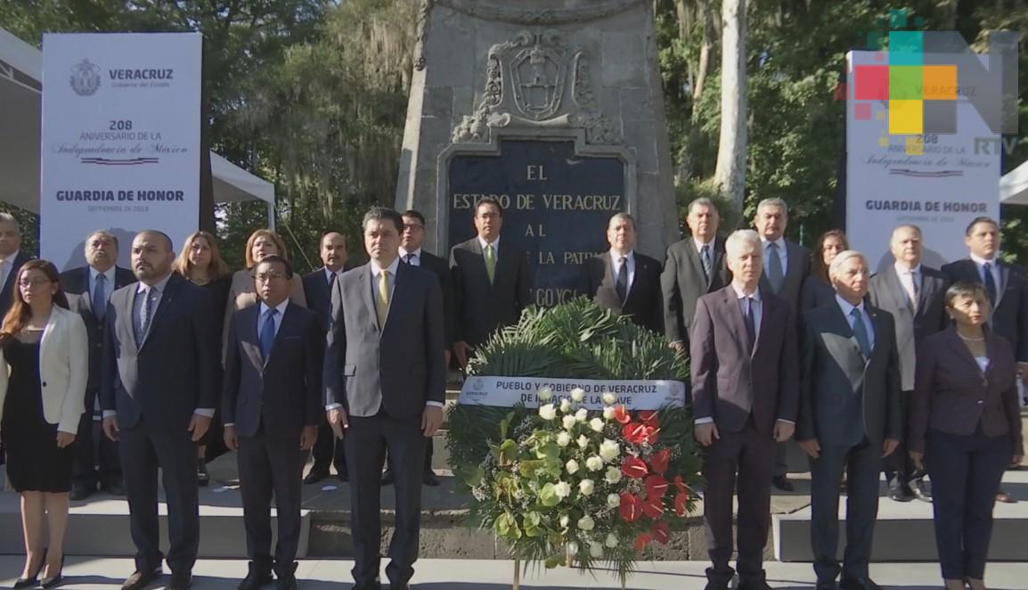 Secretaría de Gobierno encabeza guardia de honor por el 208 aniversario de la Independencia
