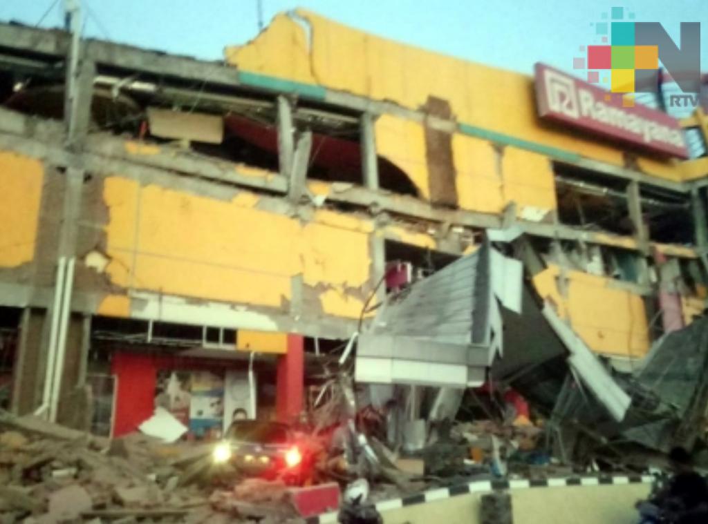 Tsunami golpea a Indonesia tras sismo de 7.5 grados