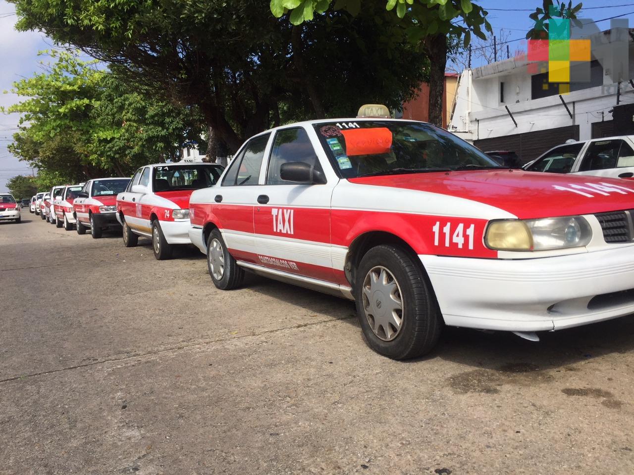 Taxistas de Coatzacoalcos piden que se cancelen empadronamientos