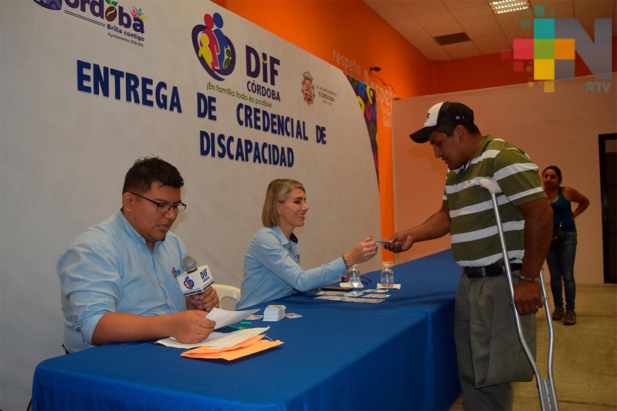 DIF de Córdoba entrega  credenciales a personas discapacitadas