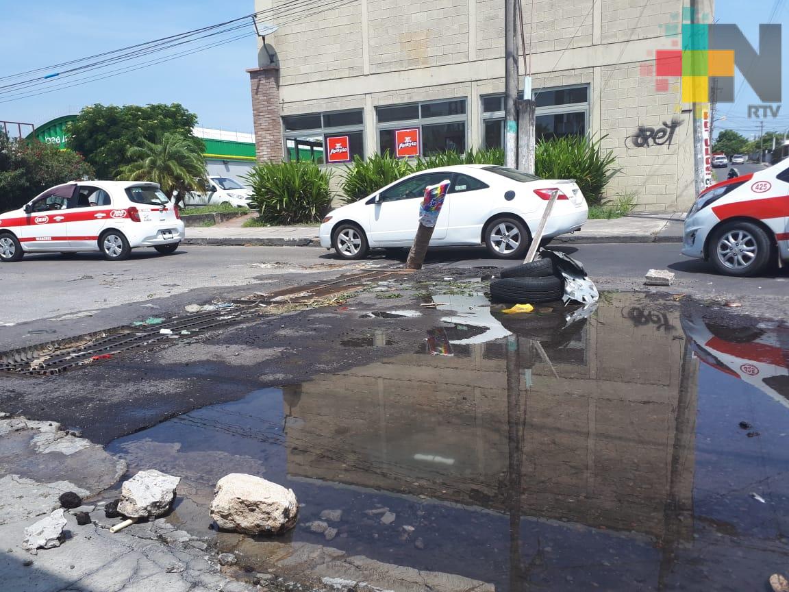 Reportan alcantarilla rota en avenida JB Lobos del puerto de Veracruz