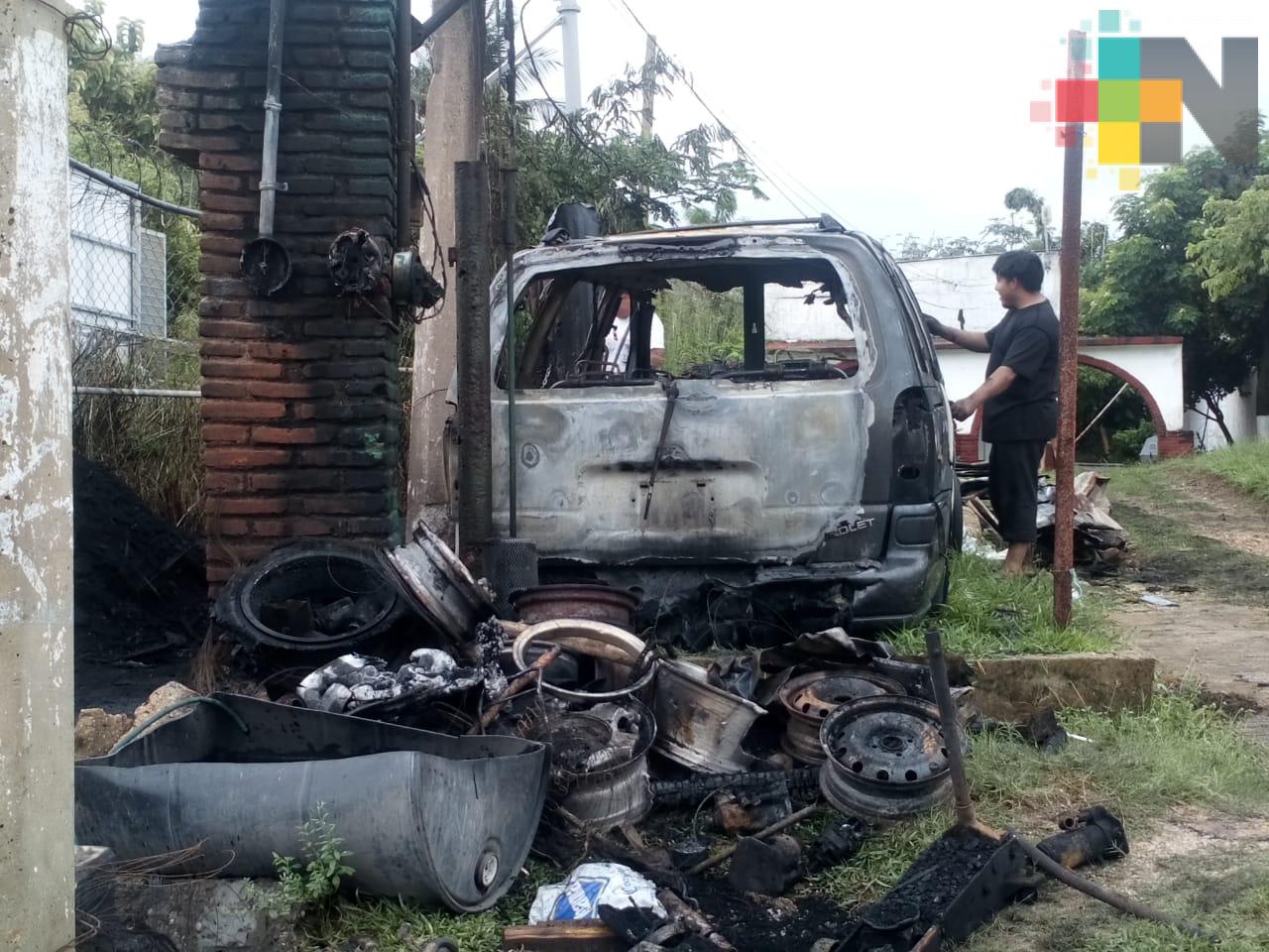 Tormenta eléctrica provoca incendio de vulcanizadora en Coatzacoalcos