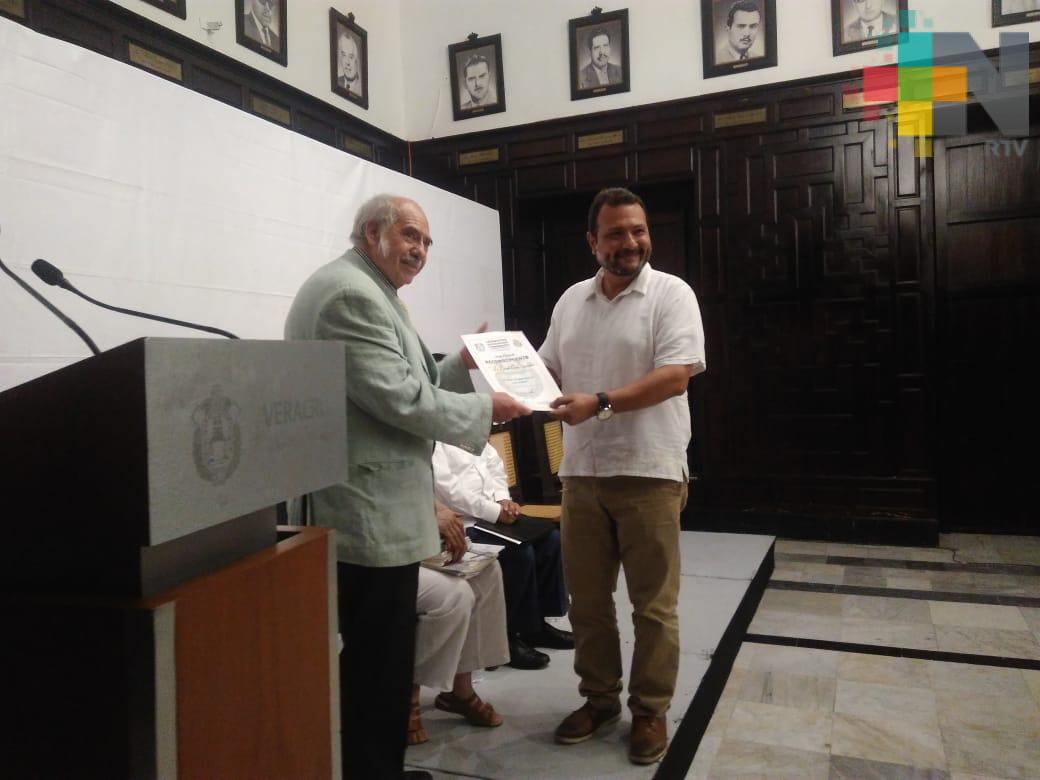 Reconoce Ayuntamiento de Veracruz a cronistas de México