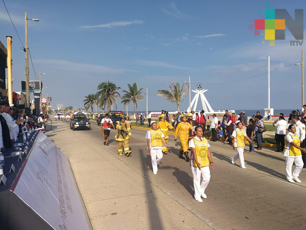 Participan más de 3 mil 700 alumnos en el desfile conmemorativo del 16 de septiembre en Coatzacoalcos