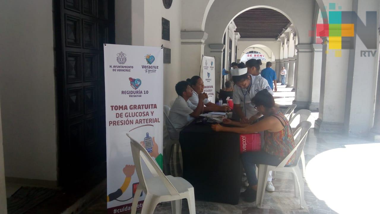 Instalan módulos de salud en el zócalo del puerto de Veracruz