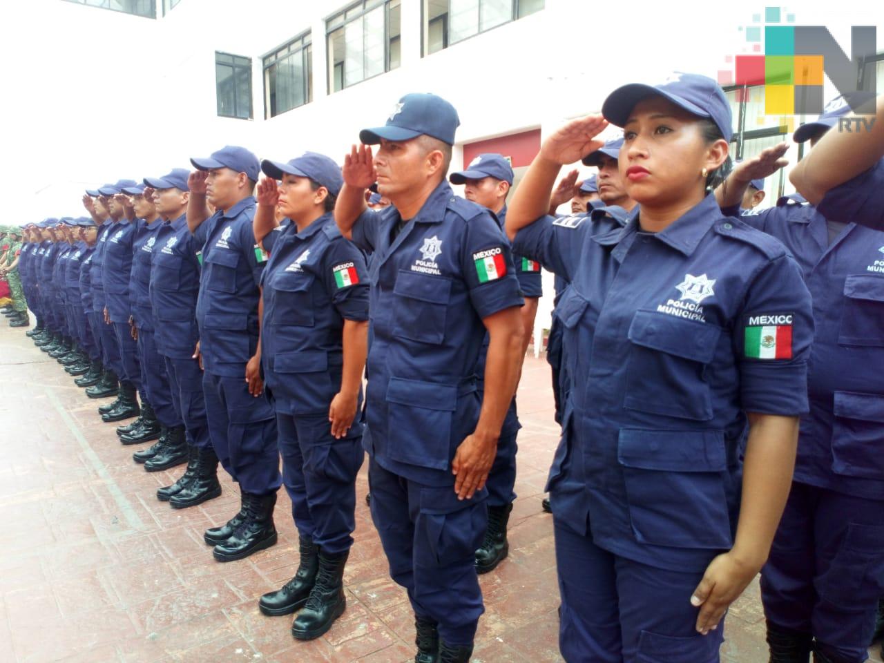Presentan a nuevos policías de Coatzacoalcos