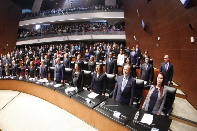 Senadores de Morena presentan iniciativa para revocación de mandato