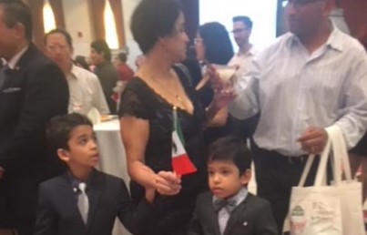 Mexicanos dan el grito de independencia en China