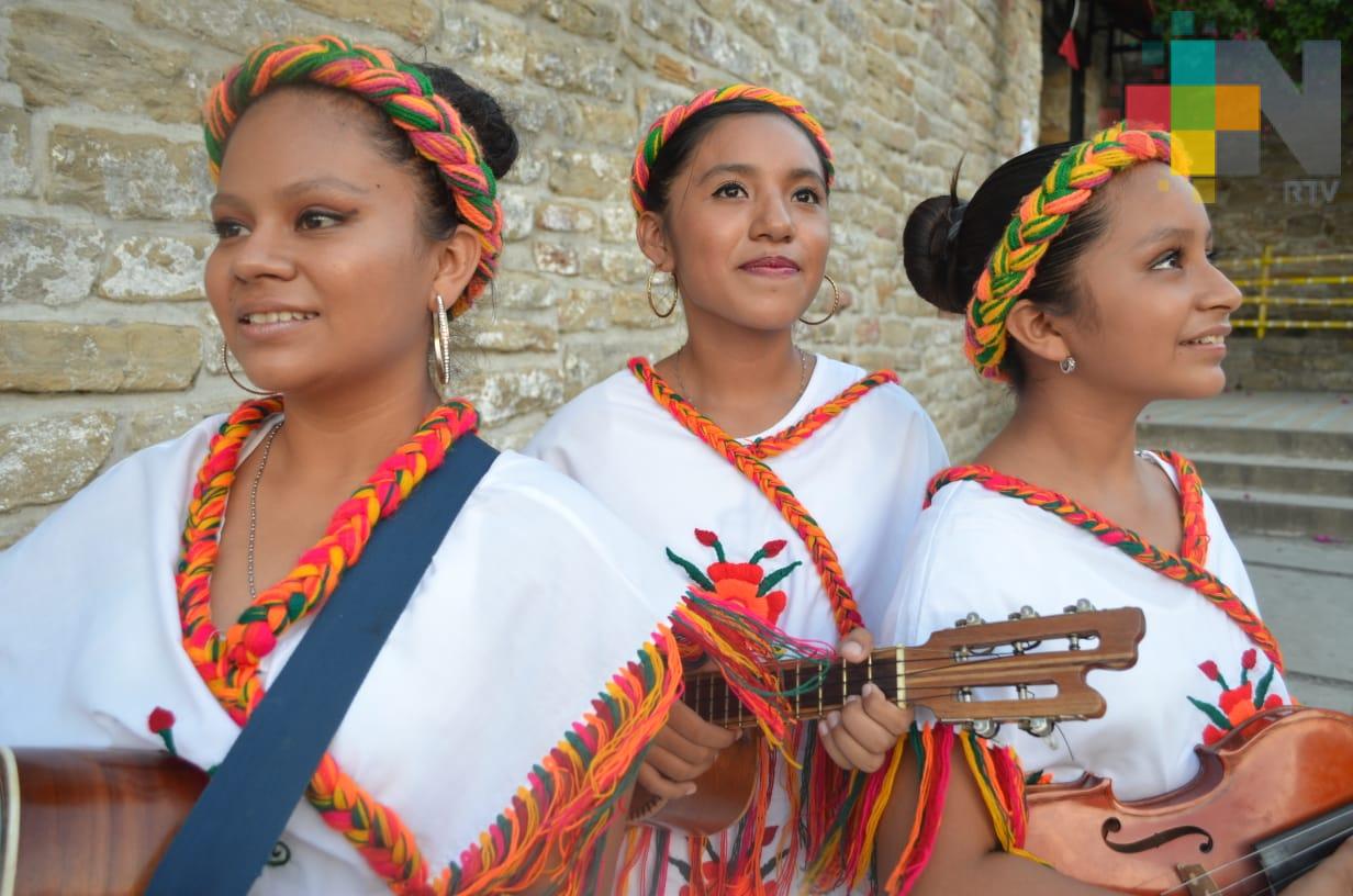 Población de Tantoyuca participa en talleres de música