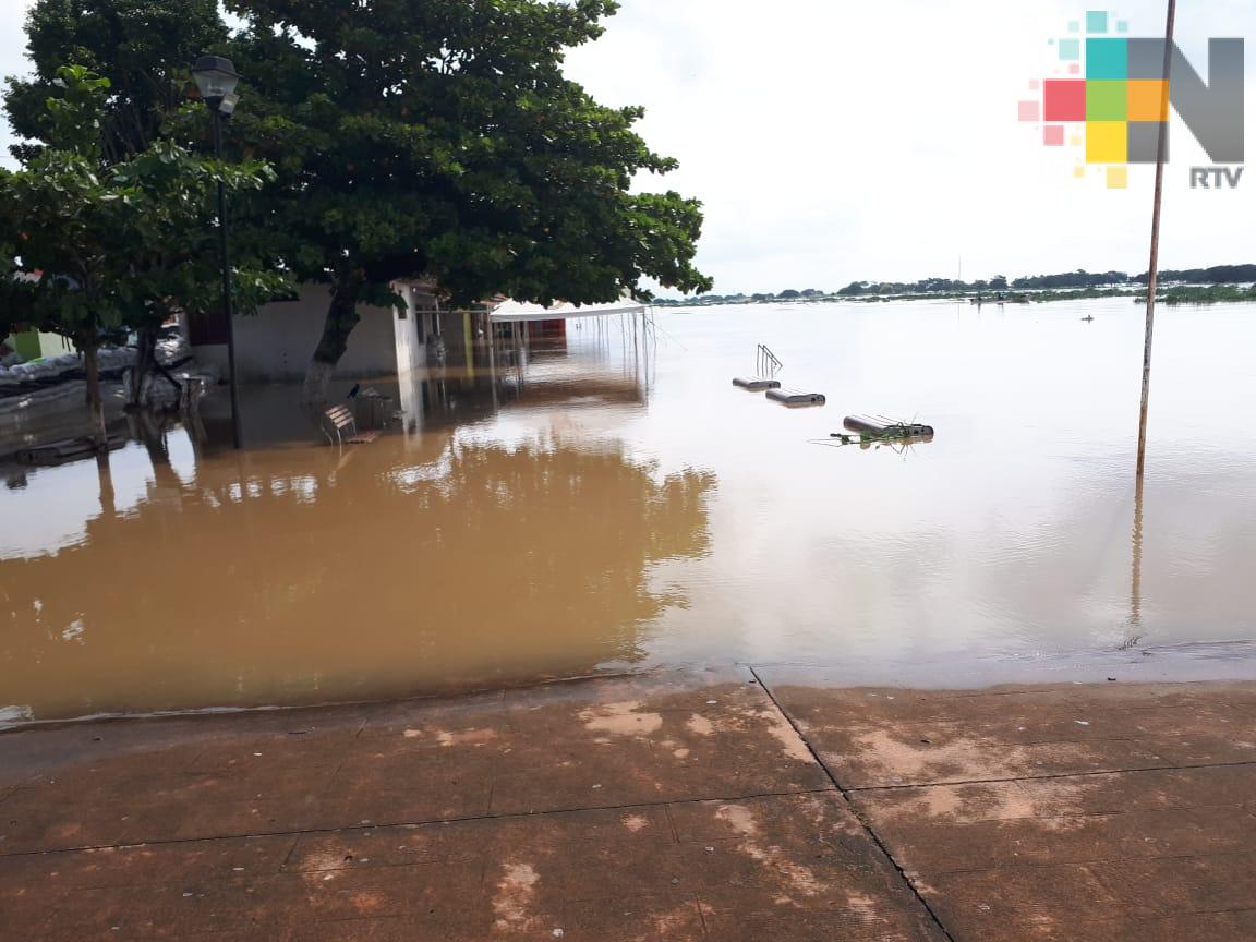 En Tlacotalpan, 160 comunidades afectadas por crecida de río Papaloapan