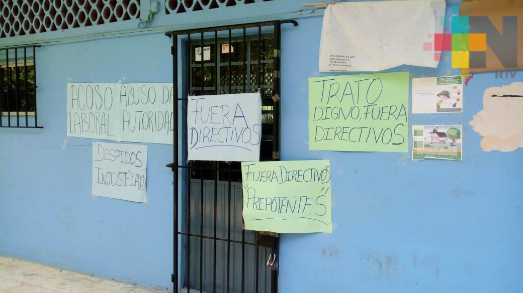 Paran labores en secundaria de Minatitlán por acoso laboral y despidos injustificados