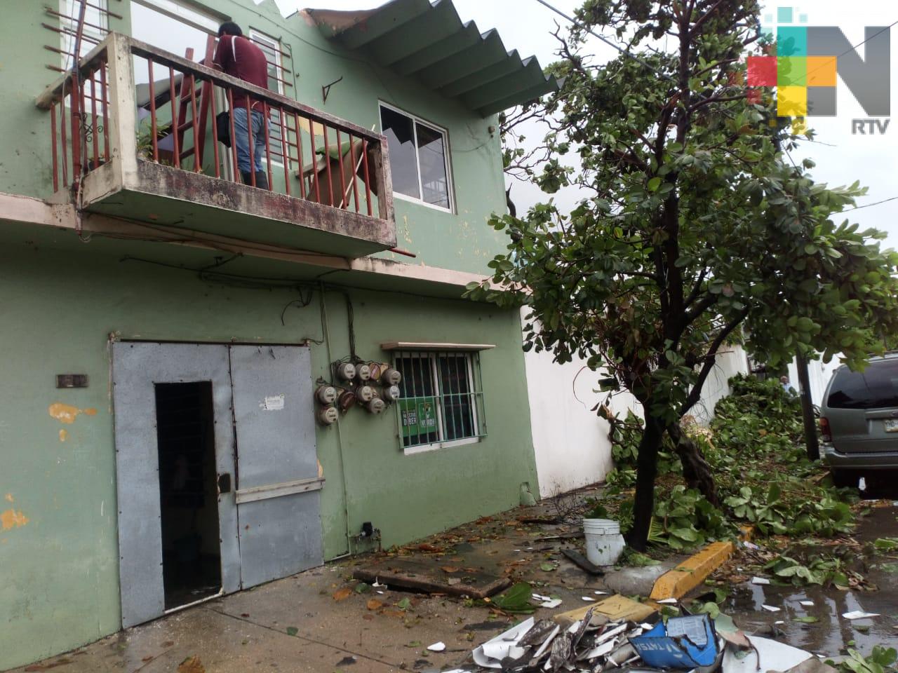 Mini Tornado afecta viviendas en Coatzacoalcos