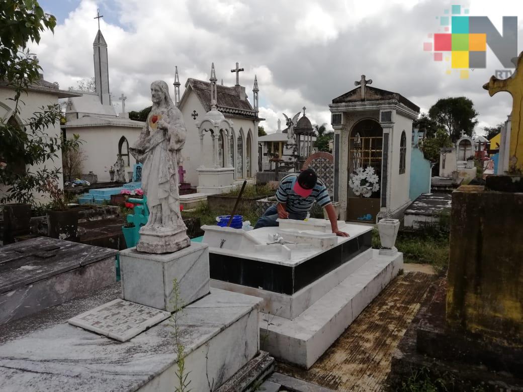 Ayuntamiento de Coatepec analiza la reapertura del panteón municipal para el Día de Muertos