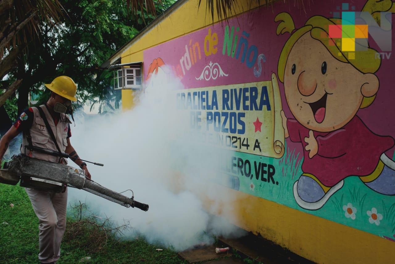 Fumigan escuelas del municipio de Cosamaloapan
