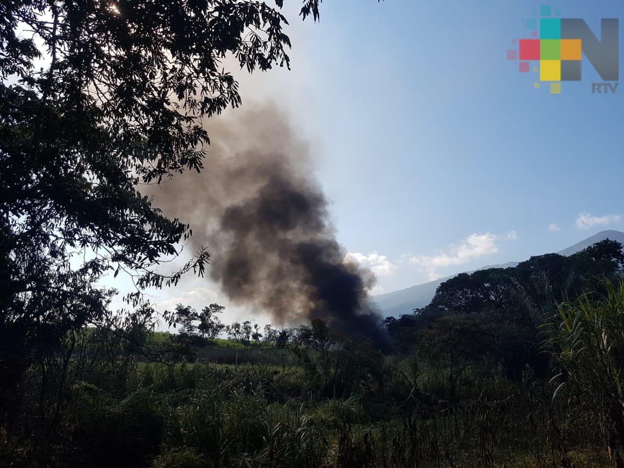 Suman dos personas muertas por incendio en ductos de Pemex en Amatlán de los Reyes