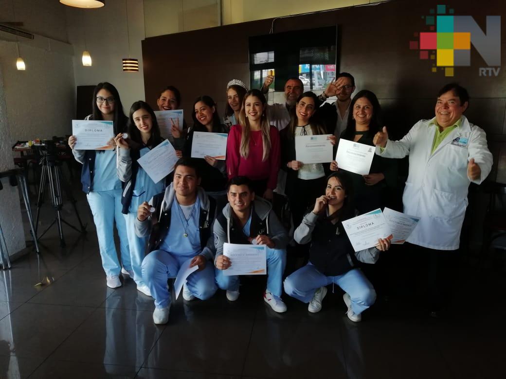 Reconocen a estudiantes de la Universidad Cuauhtémoc en certamen estatal de cirujanos dentistas