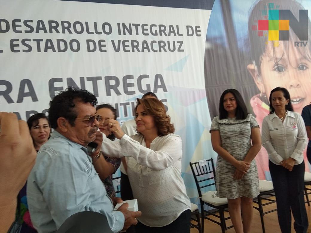 Preside Leticia Márquez de Yunes «Tercera Entrega de Auxiliares Auditivos 2018”