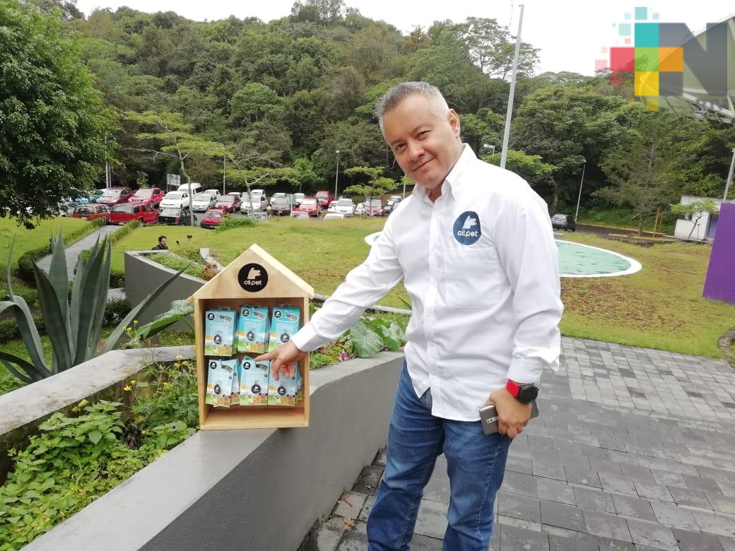 Presentan identificador con chip para ubicar a mascotas extraviadas