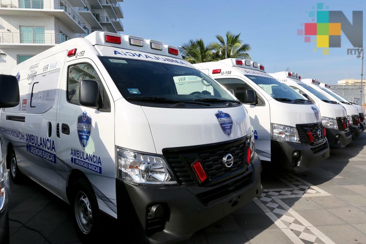 Gobernador Yunes entrega 100 ambulancias a diferentes municipios