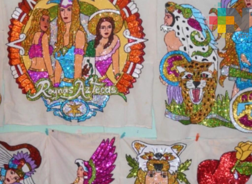 Mujeres elaboran capas y penachos de carnaval en Huayacocotla
