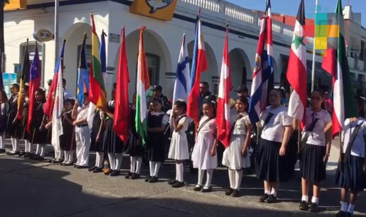 Conmemoran el Día de las Naciones Unidas con desfile de banderas en Tierra Blanca