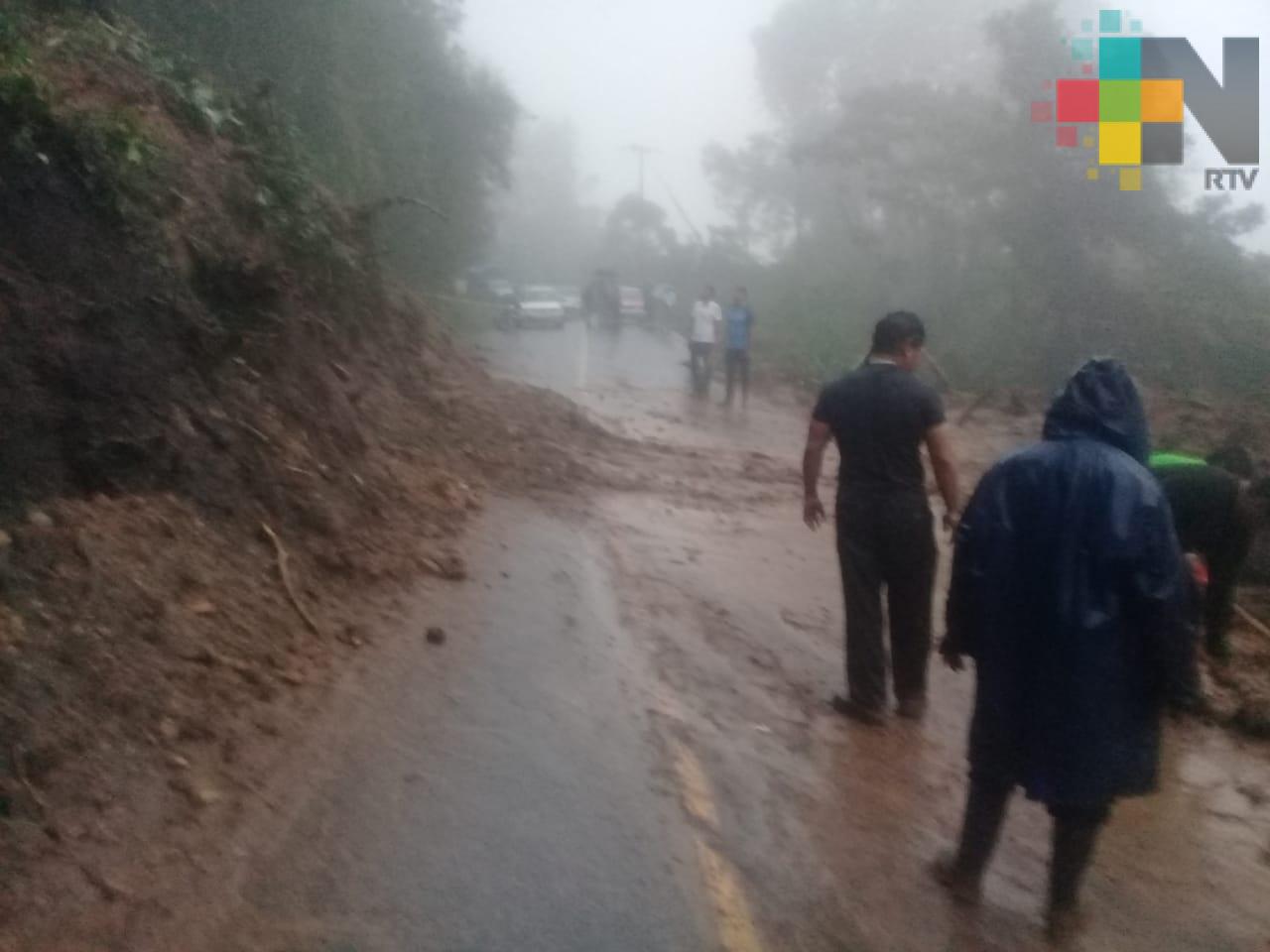 Carretera a Zongolica afectada nuevamente por derrumbes tras las lluvias de este domingo