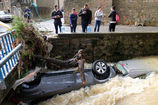 Elevan a 14 número de muertos por inundaciones en Francia