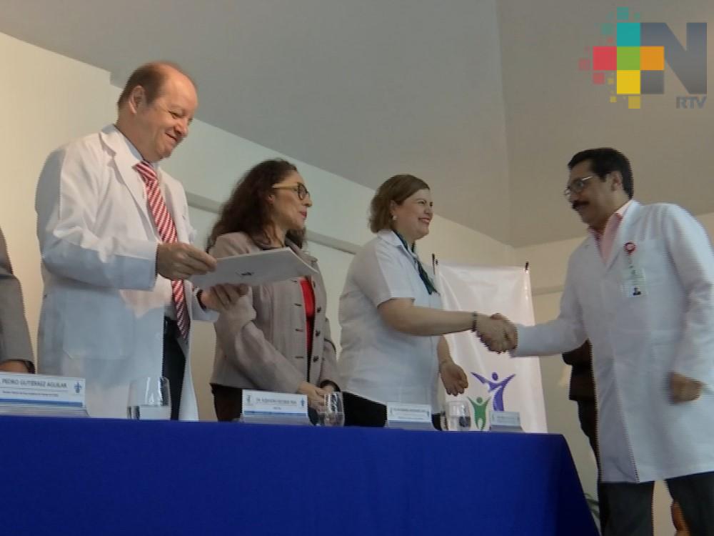 Clínica Universitaria de la UV reconoció a médicos en su día