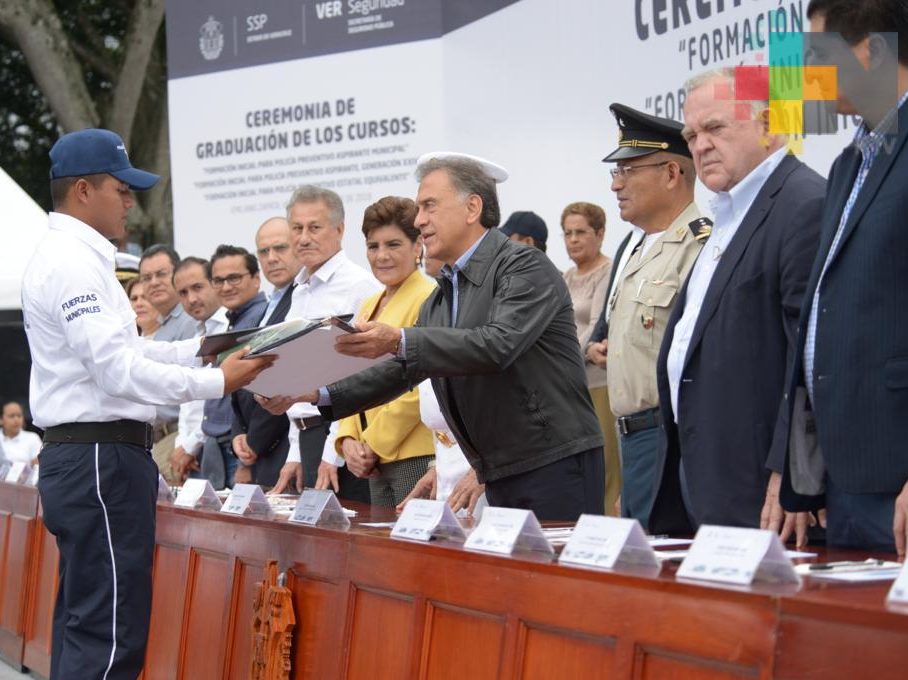 597 policías más se incorporarán a las tareas de brindar seguridad a los veracruzanos: Gobernador Yunes