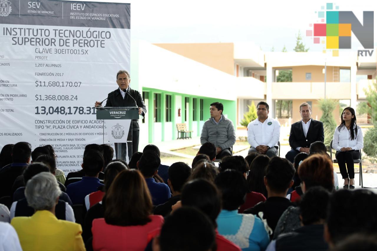 «Hemos invertido 2 mil millones de pesos en el mejoramiento y equipamiento de escuelas y tecnológicos de todo el estado»: Gobernador Yunes